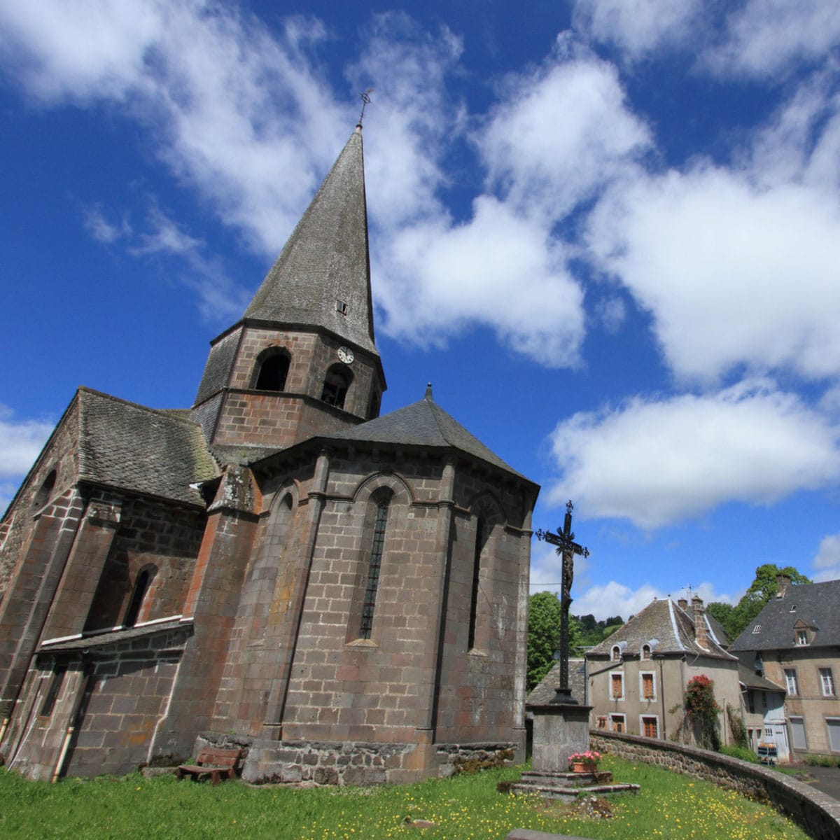 Compains, l'église