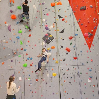 Initiation à l'escalade au gymnase du Mont-Dore