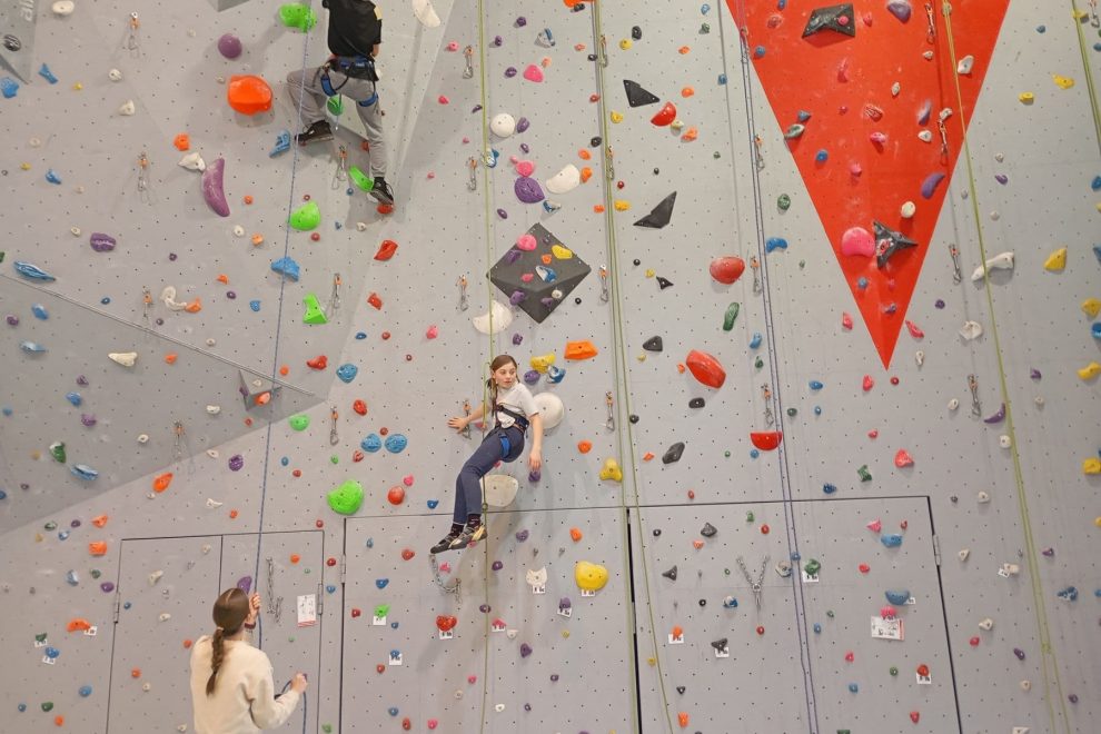 Initiation à l'escalade au gymnase du Mont-Dore