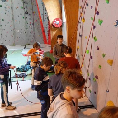 Initiation à l'escalade au gymnase du Mont-Dore