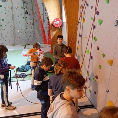 Initiation à l'escalade au gymnase du Mont-Dore